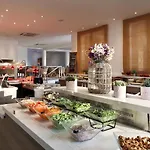 Louis St. Elias & Waterpark فندق
