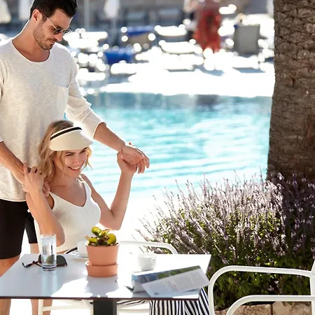 Louis St. Elias & Waterpark