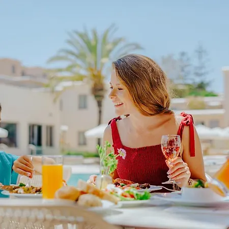 Louis St. Elias & Waterpark פרוטאראס