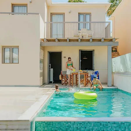 Louis St. Elias & Waterpark פרוטאראס