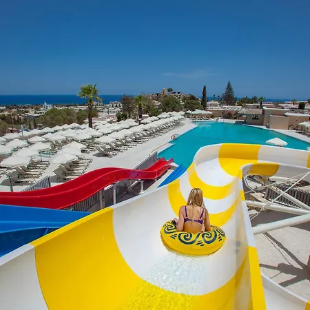 Louis St. Elias & Waterpark מלון