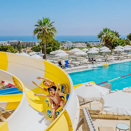 Louis St. Elias & Waterpark מלון