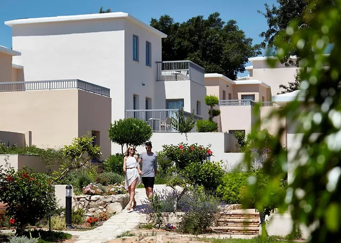 Louis St. Elias & Waterpark Hotel