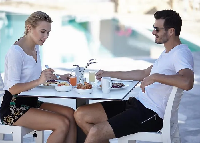 Louis St. Elias & Waterpark Hotel